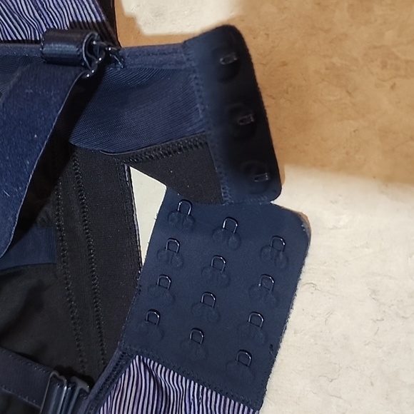 Lululemon Ta Ta Tamer Bra size 32D - Picture 6 of 7